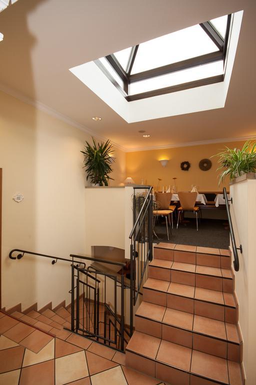 Linde Restaurant & Hotel Nußloch エクステリア 写真